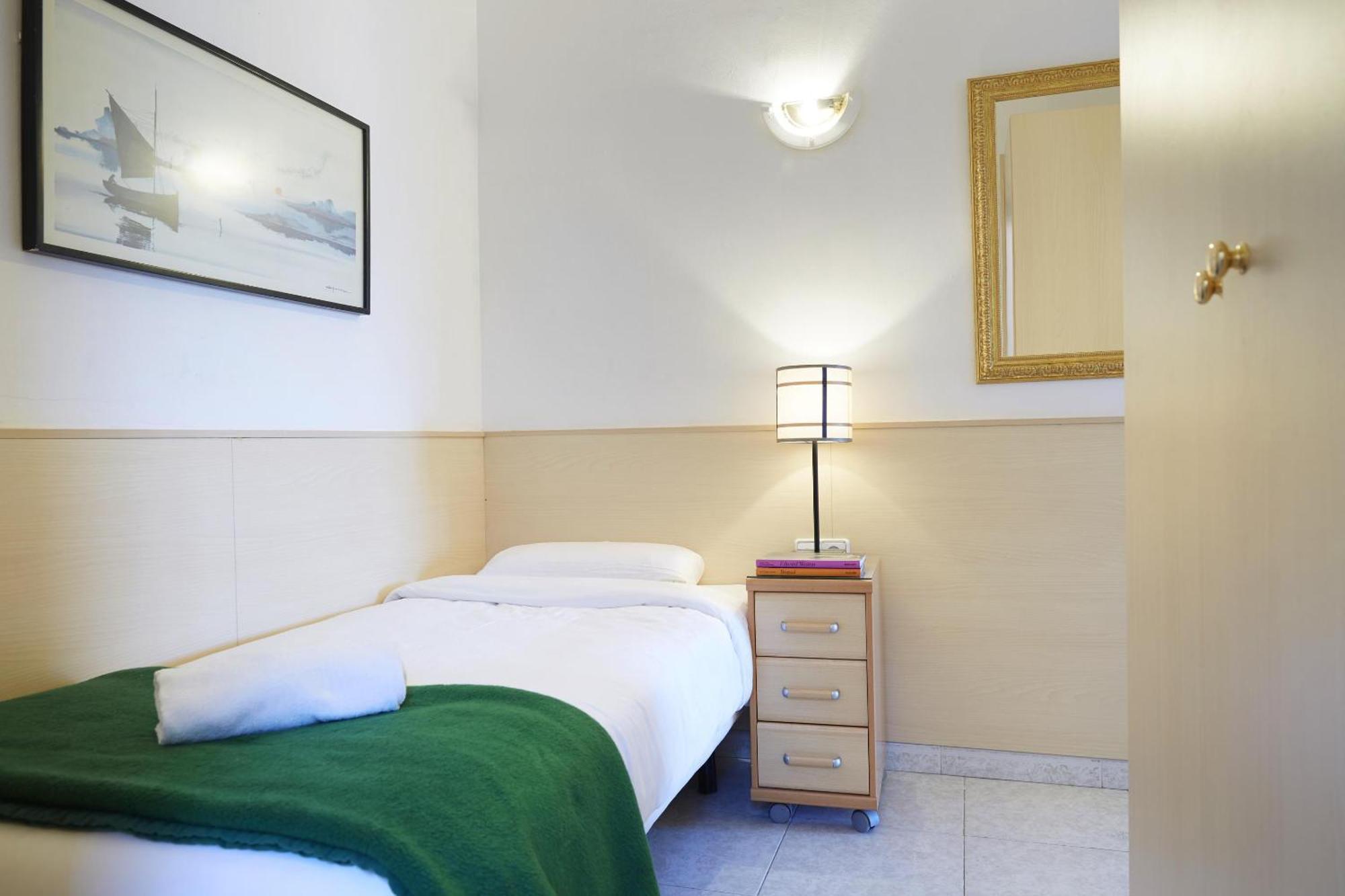 Apartamentos Calvet Барселона Экстерьер фото