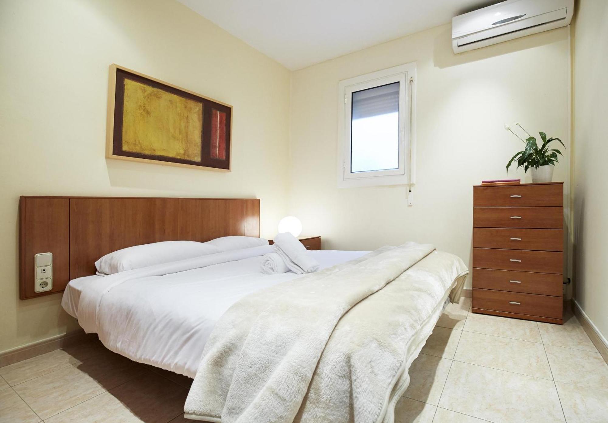 Apartamentos Calvet Барселона Экстерьер фото