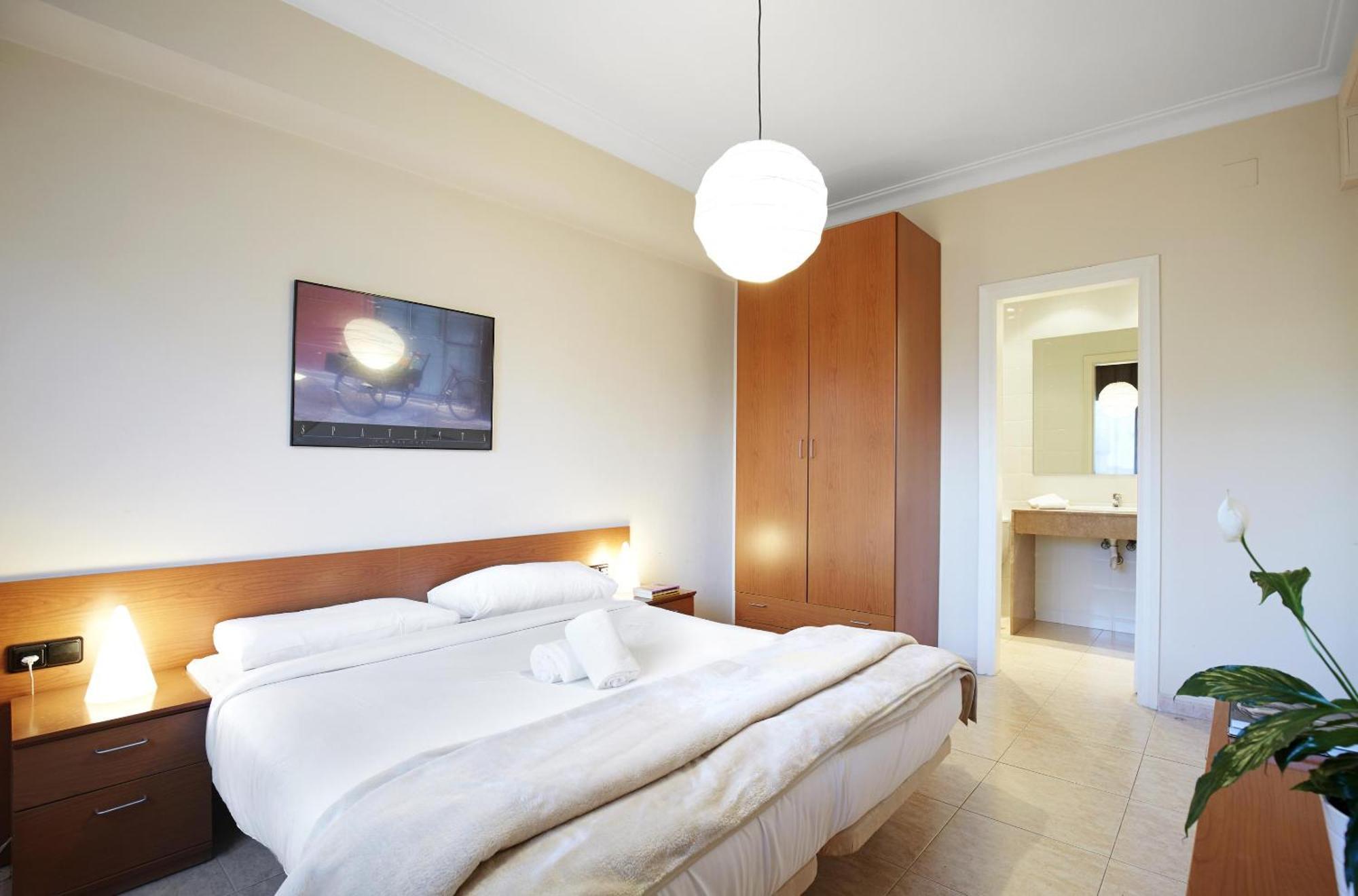 Apartamentos Calvet Барселона Экстерьер фото