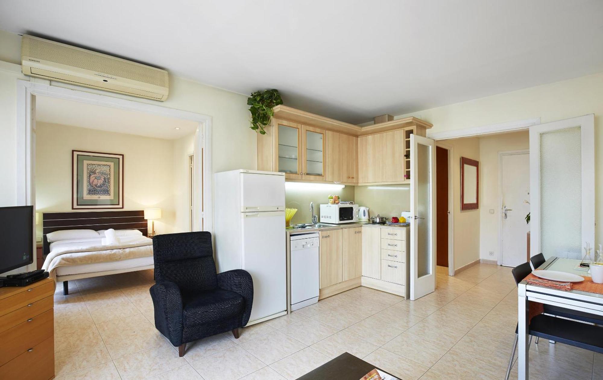 Apartamentos Calvet Барселона Экстерьер фото