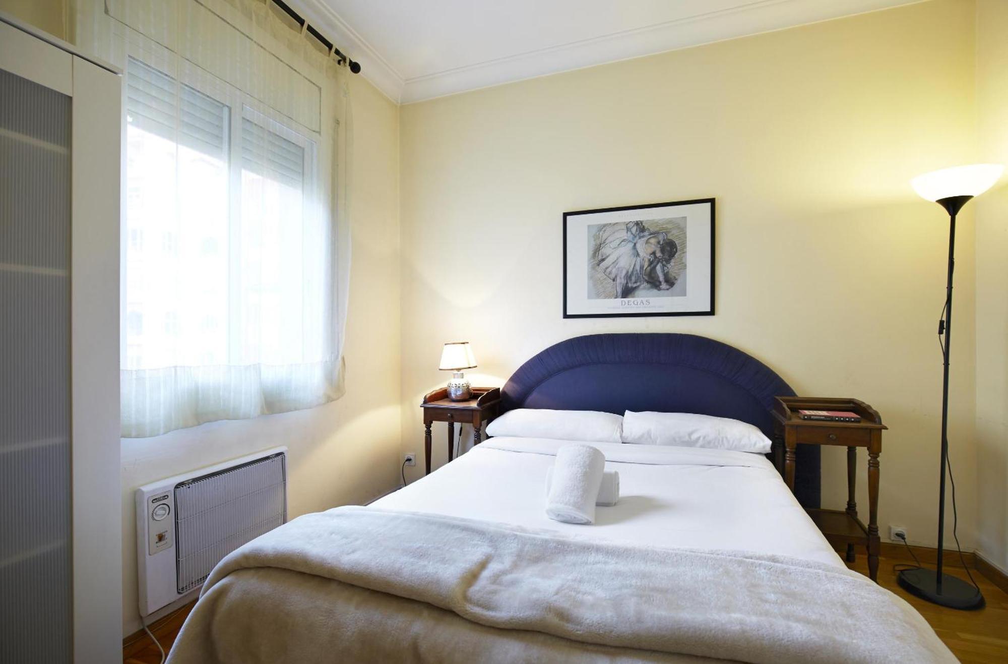 Apartamentos Calvet Барселона Экстерьер фото