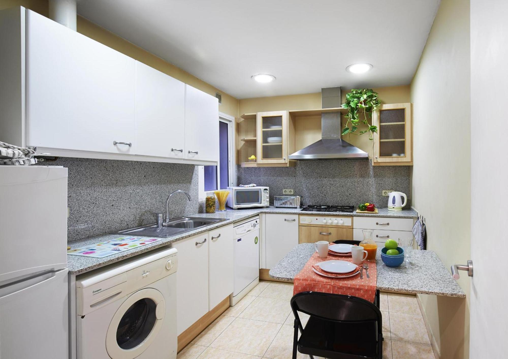 Apartamentos Calvet Барселона Экстерьер фото